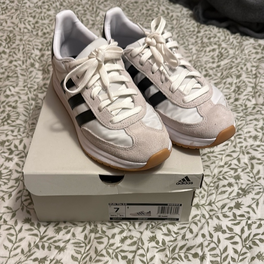 Adidas Classic Run 70s. Size 7